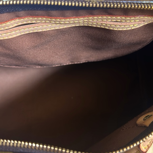 Louis Vuitton Speedy 30 in Monogram Canvas - Picture 6 of 11